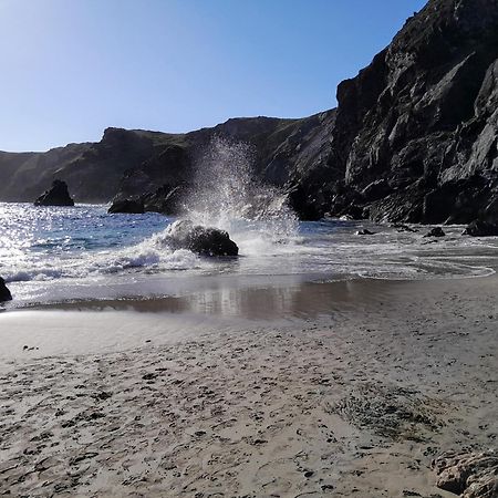 Farm Accommodation - The Lizard Peninsula, Cornwall 赫尔斯顿 外观 照片