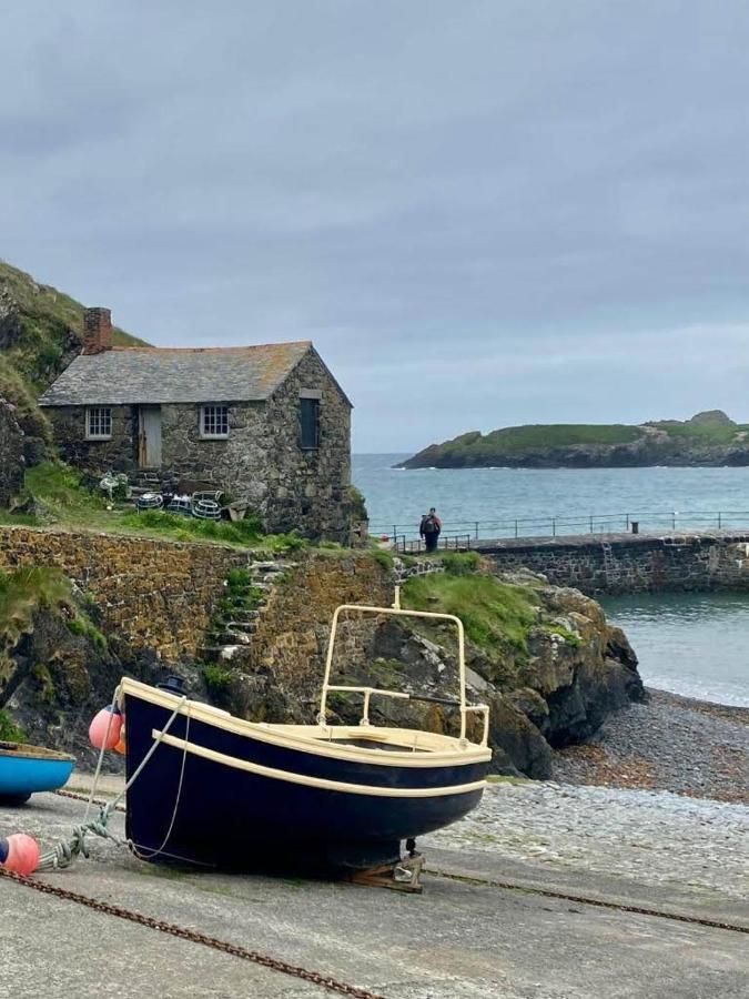 Farm Accommodation - The Lizard Peninsula, Cornwall 赫尔斯顿 外观 照片